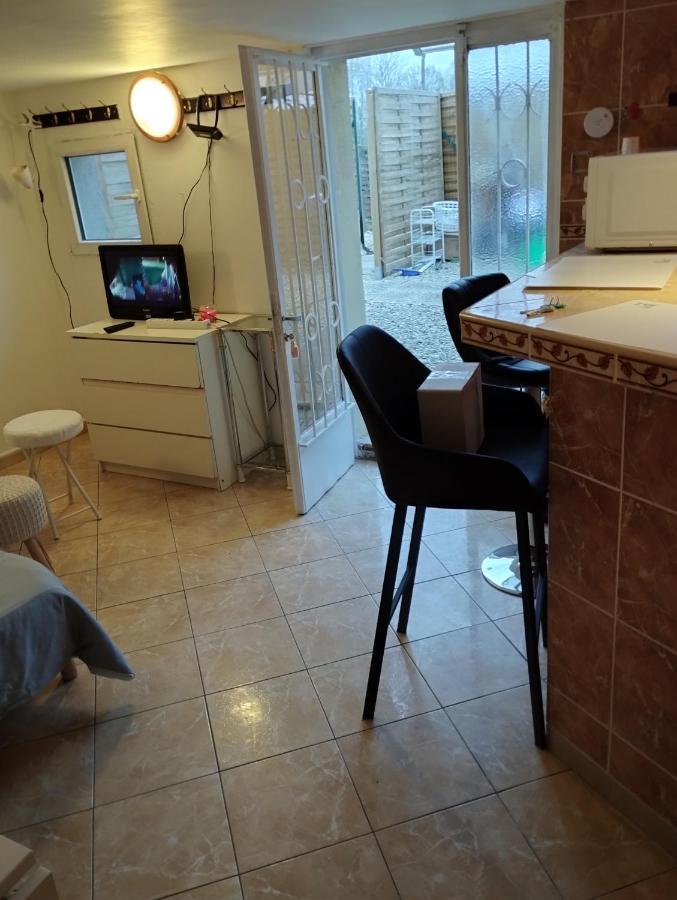 Studio Meuble Avec Piscine Partagee La Ferté-Gaucher Exterior foto
